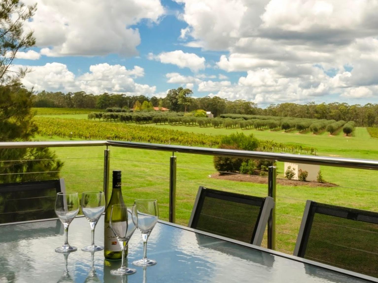 Adina Vineyard Aparthotel Lovedale Exterior photo